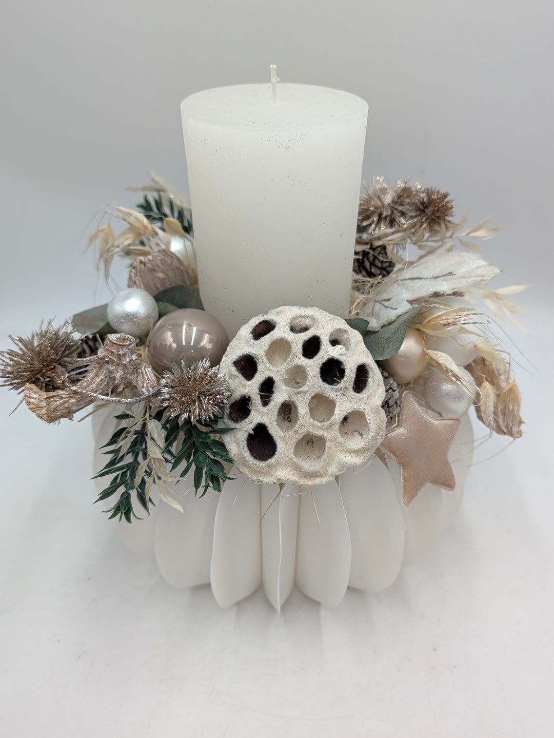 Wintergesteck Stern Zapfen creme weiss