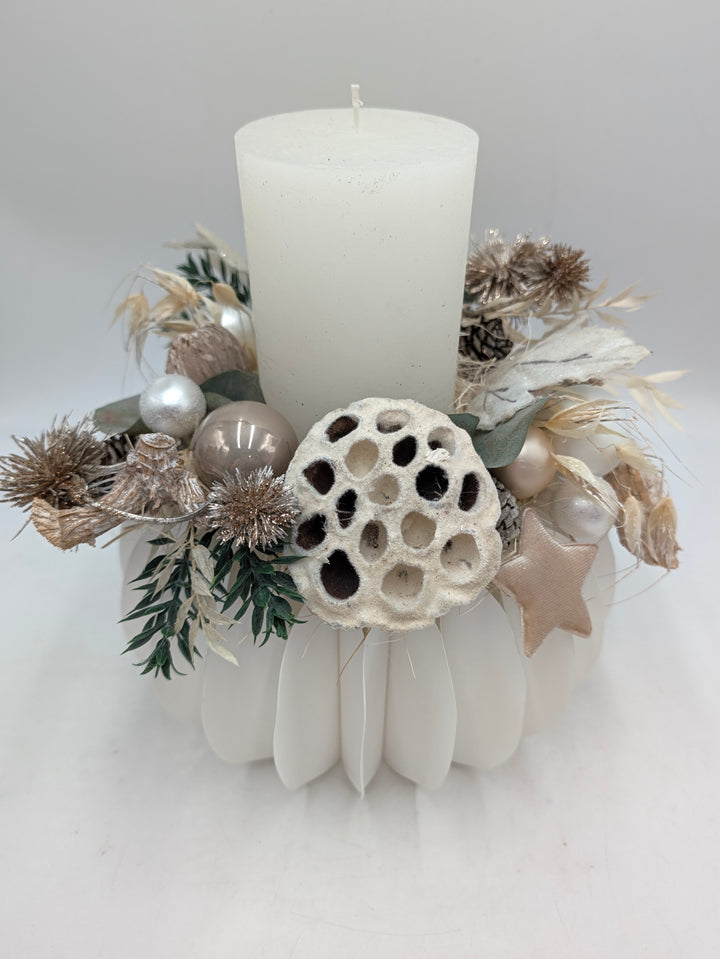 Wintergesteck Stern Zapfen creme weiss