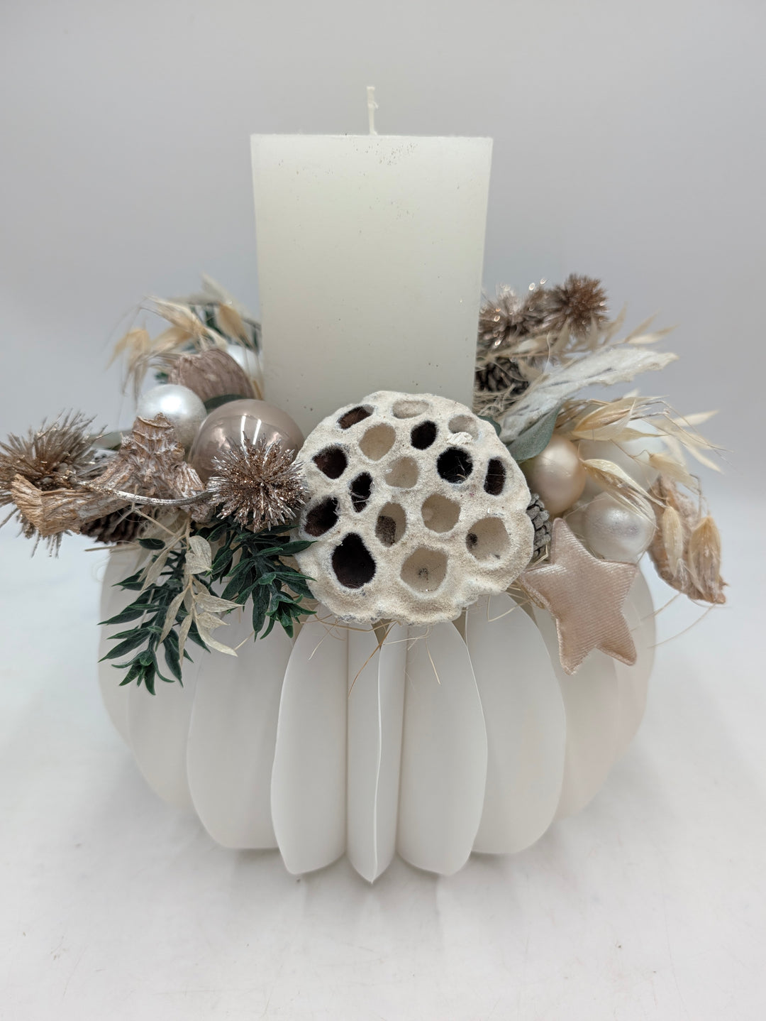 Wintergesteck Stern Zapfen creme weiss