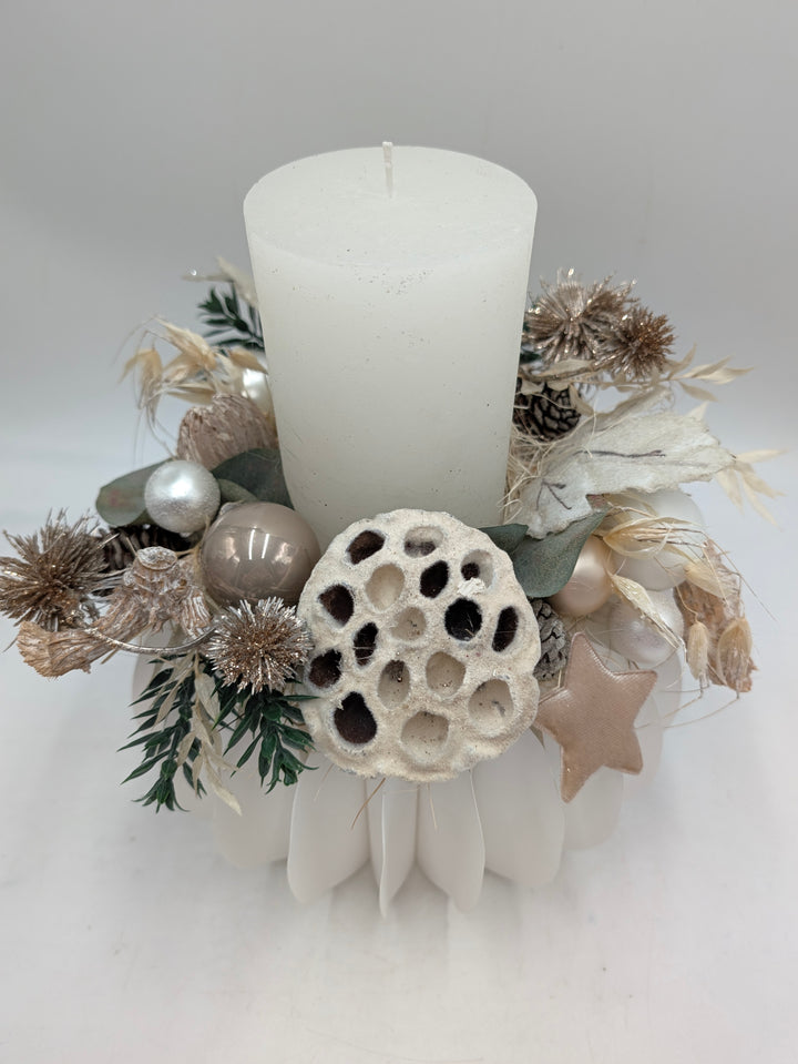 Wintergesteck Stern Zapfen creme weiss