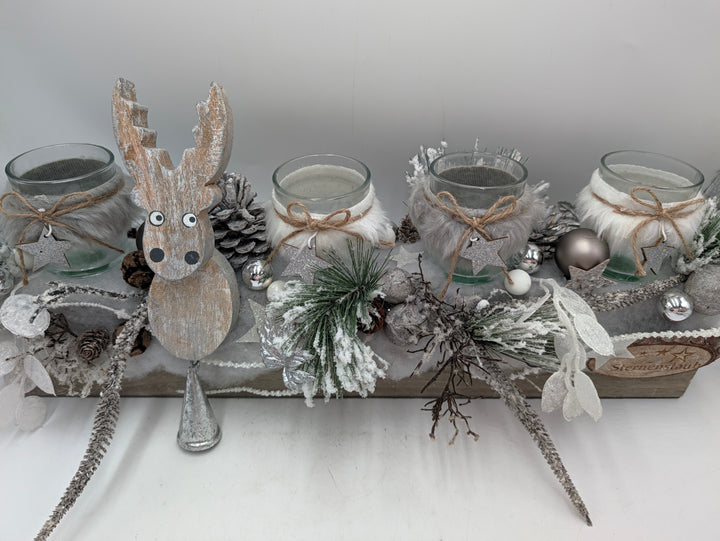 Weihnachtsgesteck Elch Teelichter Zapfen silber