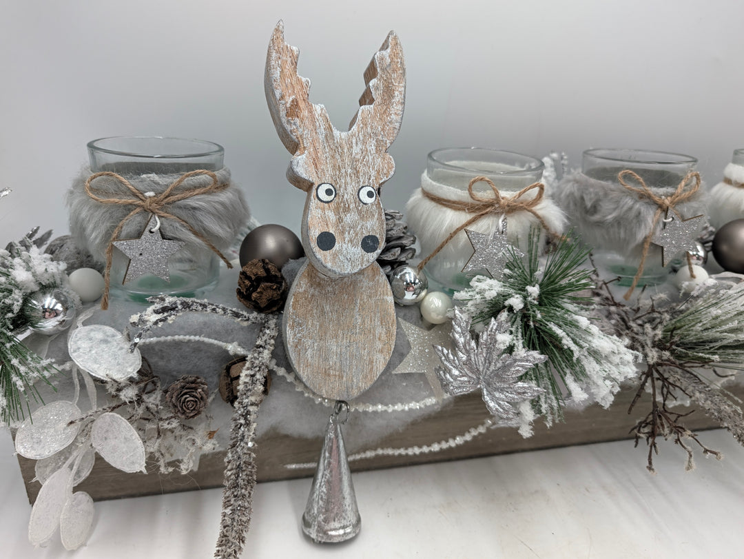Weihnachtsgesteck Elch Teelichter Zapfen silber