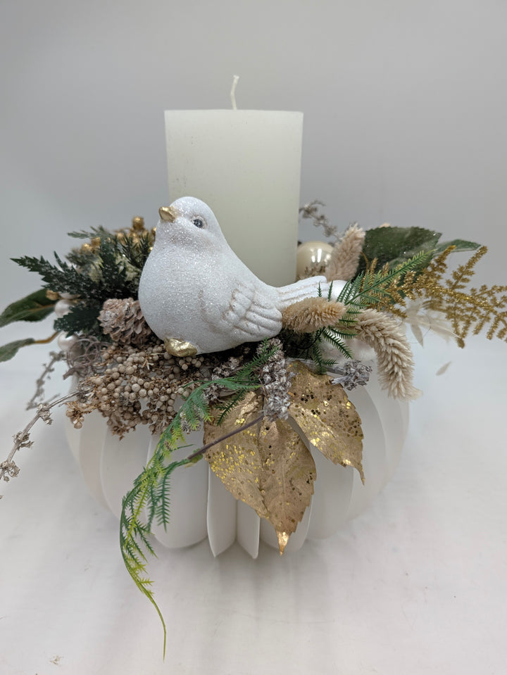 Wintergesteck Vogel Gräser Zapfen gold weiss
