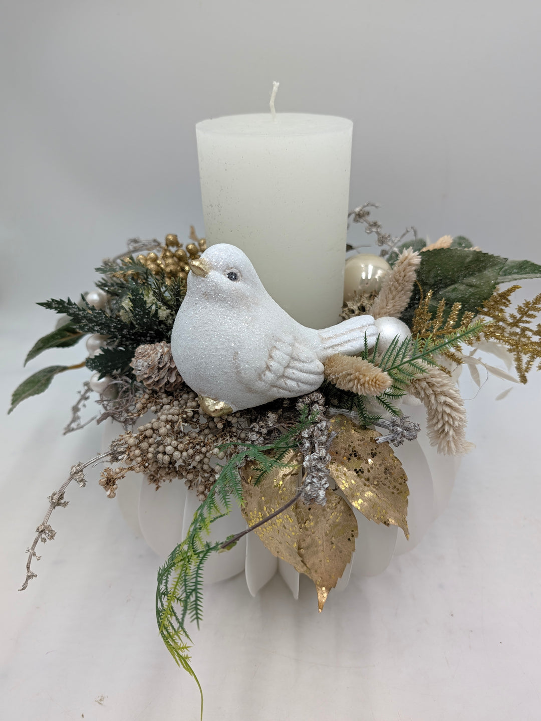 Wintergesteck Vogel Gräser Zapfen gold weiss