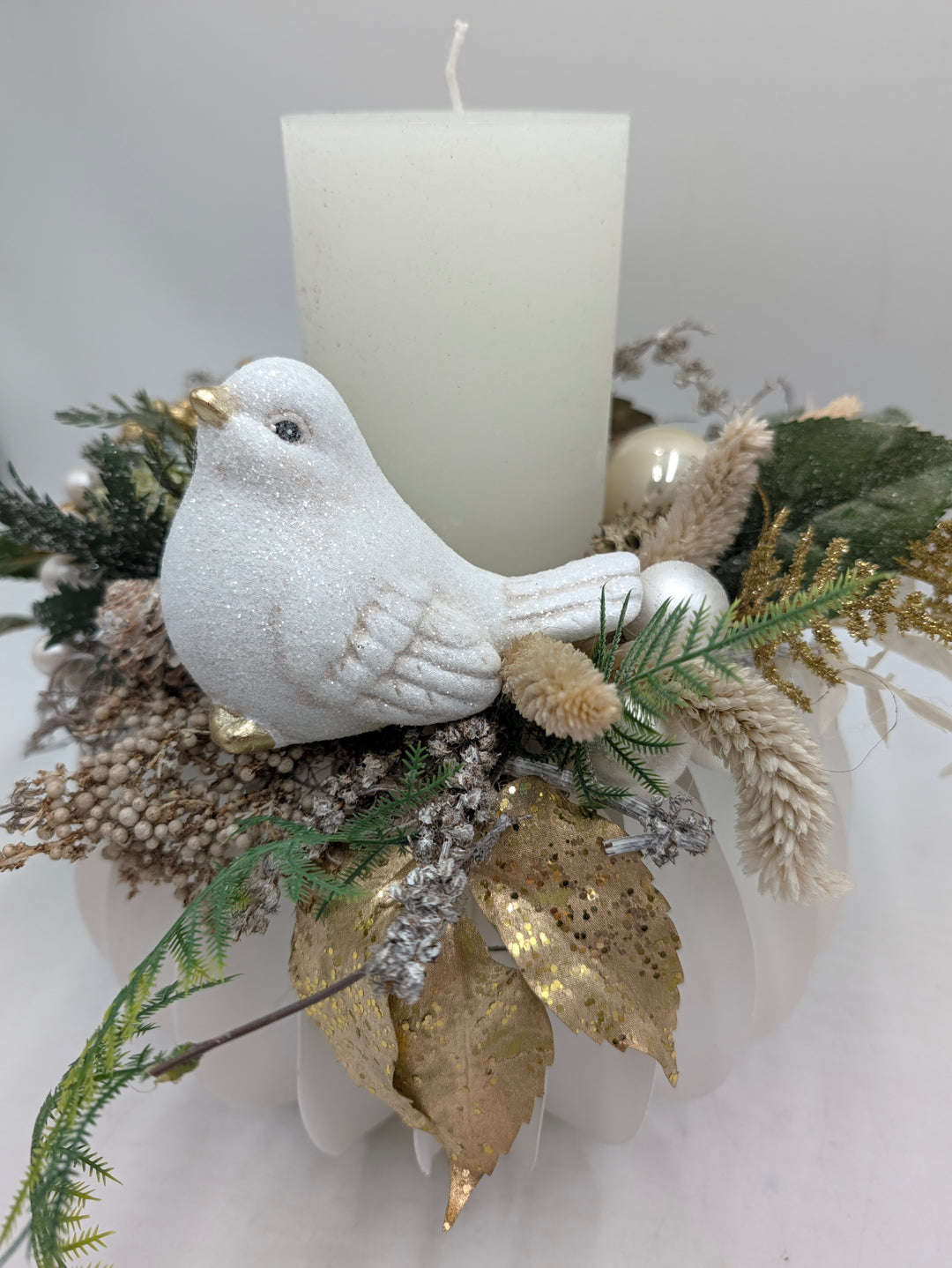 Wintergesteck Vogel Gräser Zapfen gold weiss