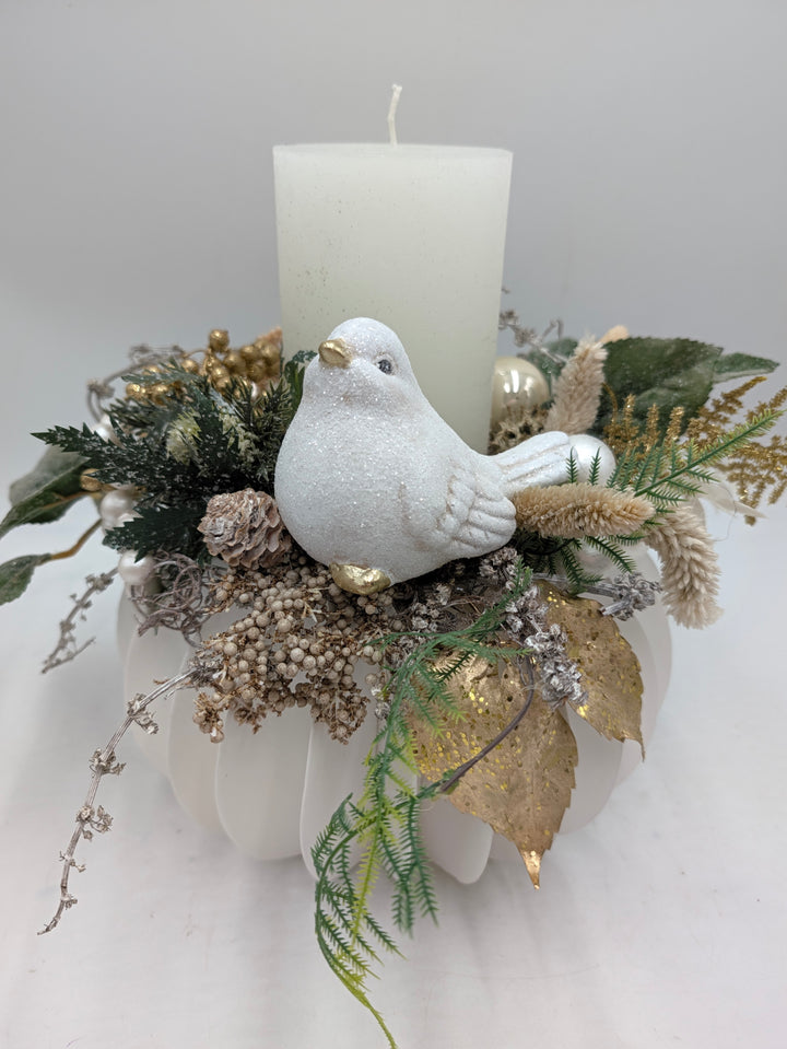 Wintergesteck Vogel Gräser Zapfen gold weiss
