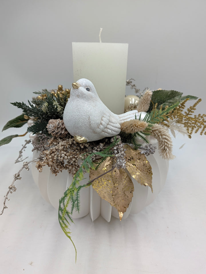 Wintergesteck Vogel Gräser Zapfen gold weiss