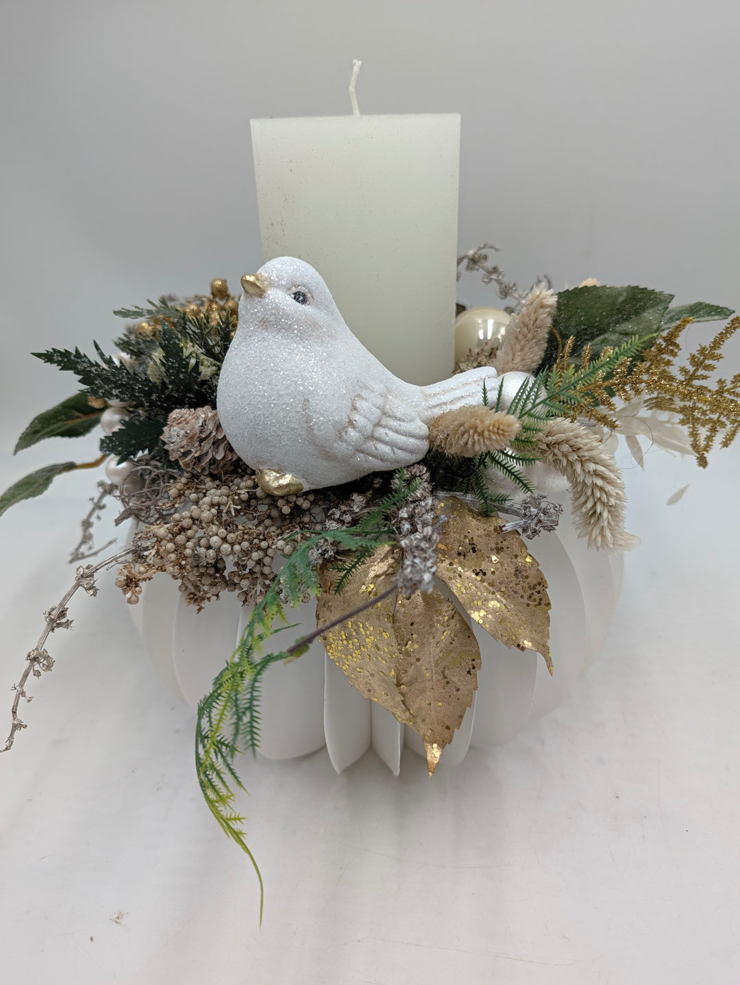 Wintergesteck Vogel Gräser Zapfen gold weiss