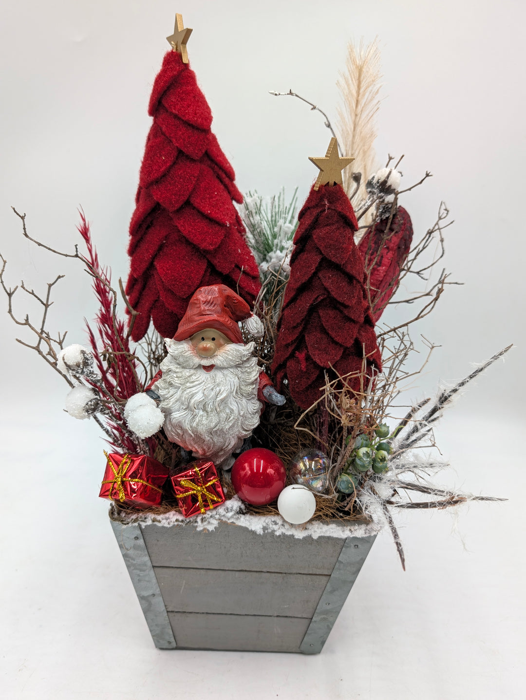 Weihnachtsgesteck Bäume W-Mann rot