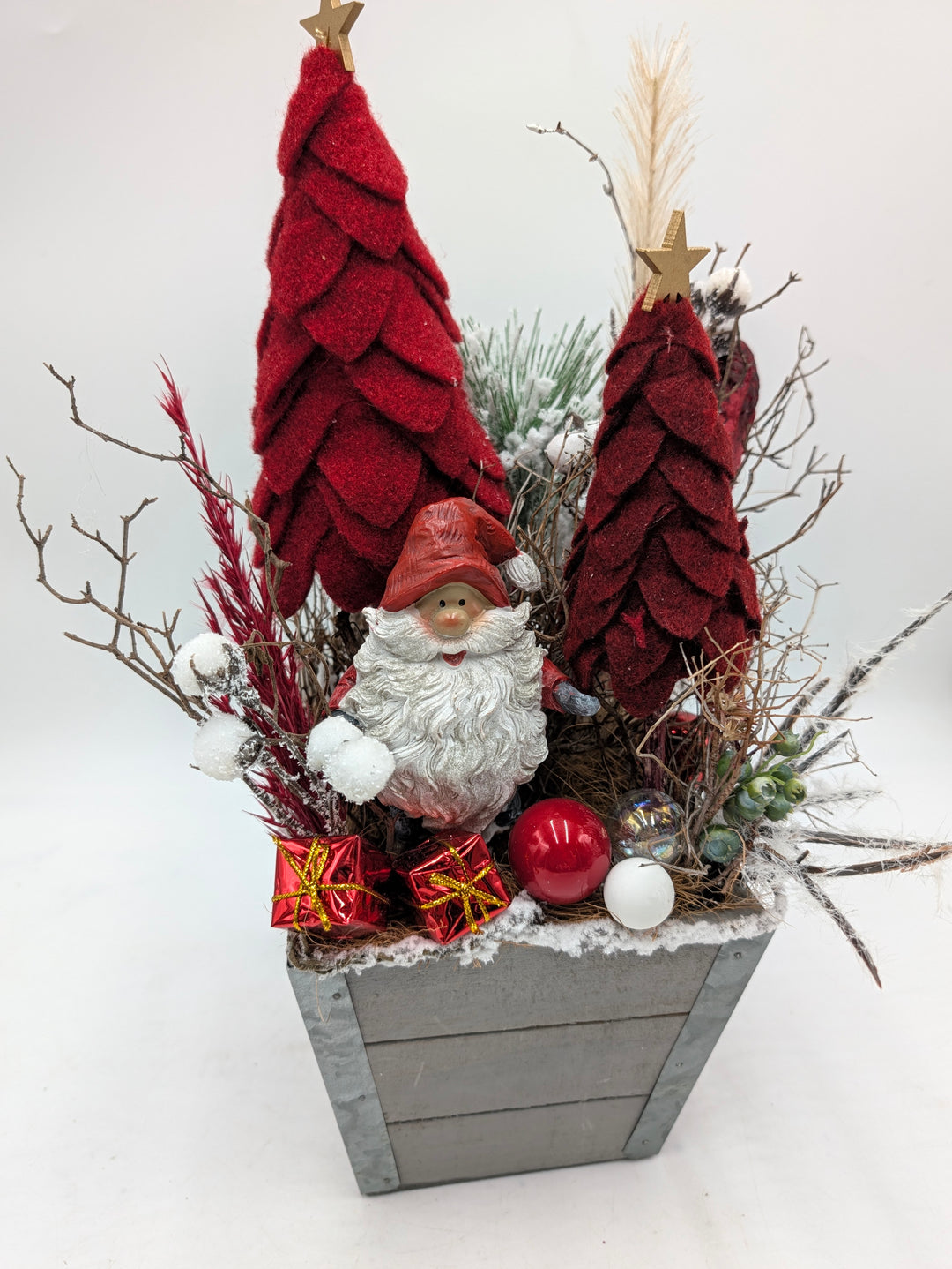 Weihnachtsgesteck Bäume W-Mann rot
