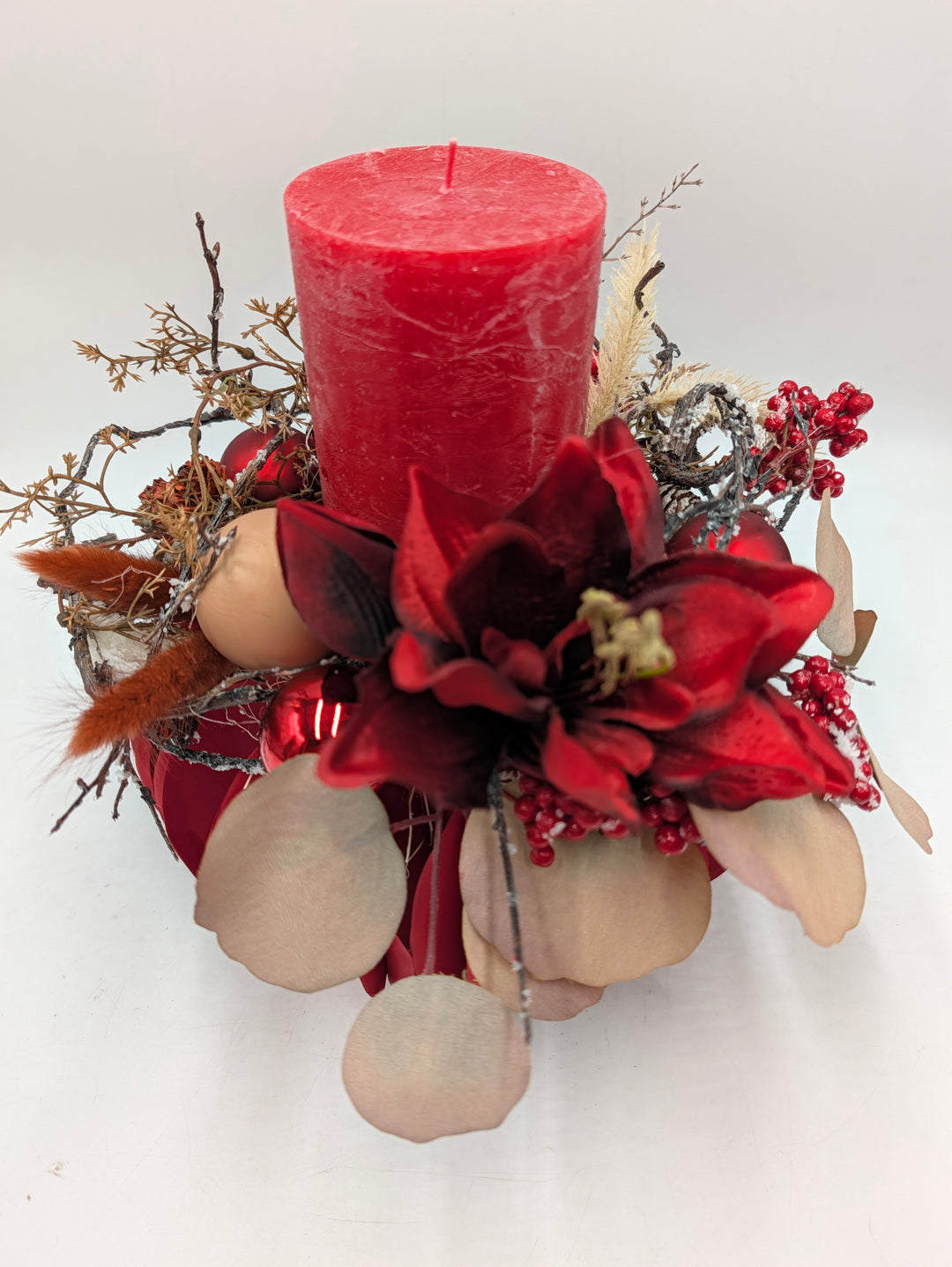 Weihnachtsgesteck Amaryllis Beeren Gräser rot