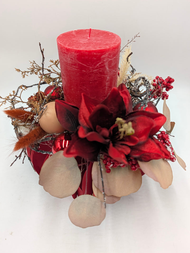 Weihnachtsgesteck Amaryllis Beeren Gräser rot