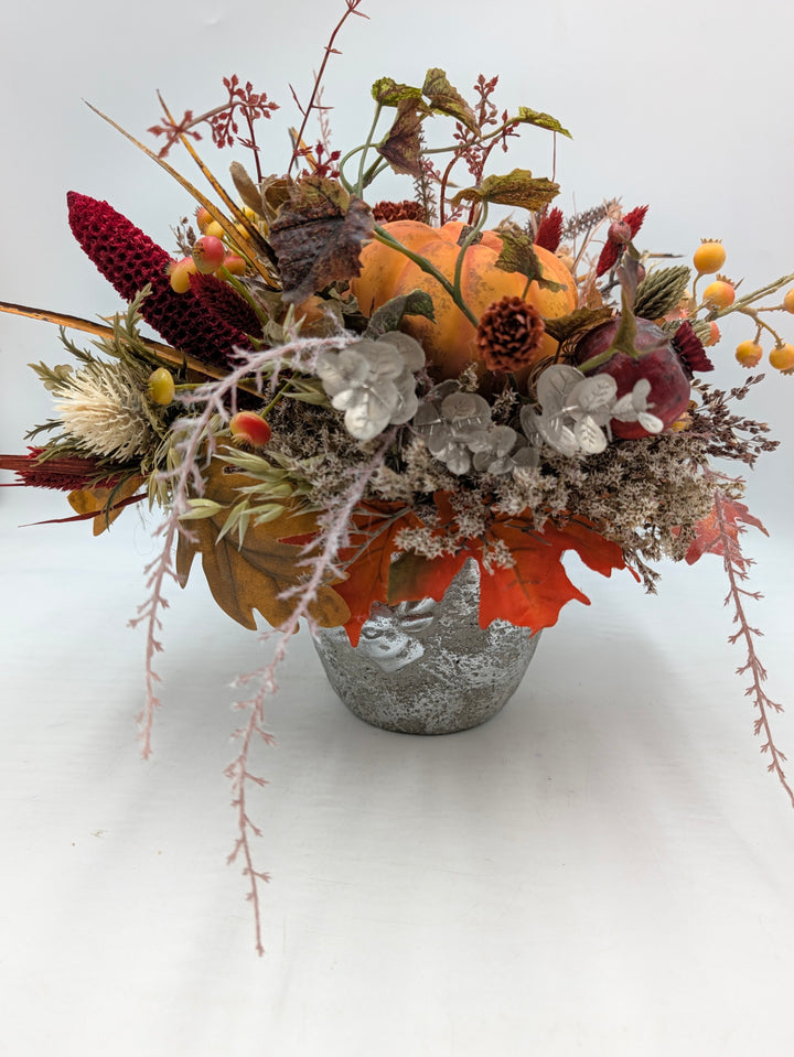 Herbstgesteck Kürbis Gräser orange silber