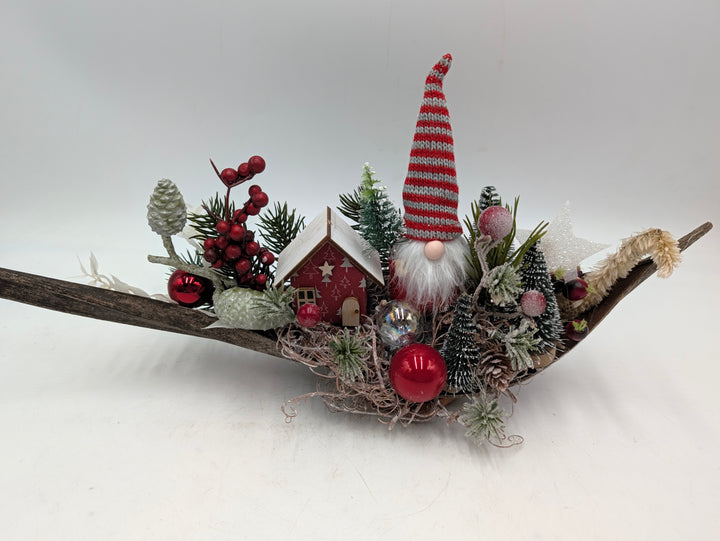 Weihnachtsgesteck Wichtel Haus Bäume rot