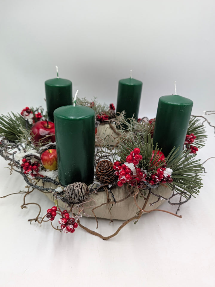 Adventskranz Äpfel Zapfen klassisch rot grün