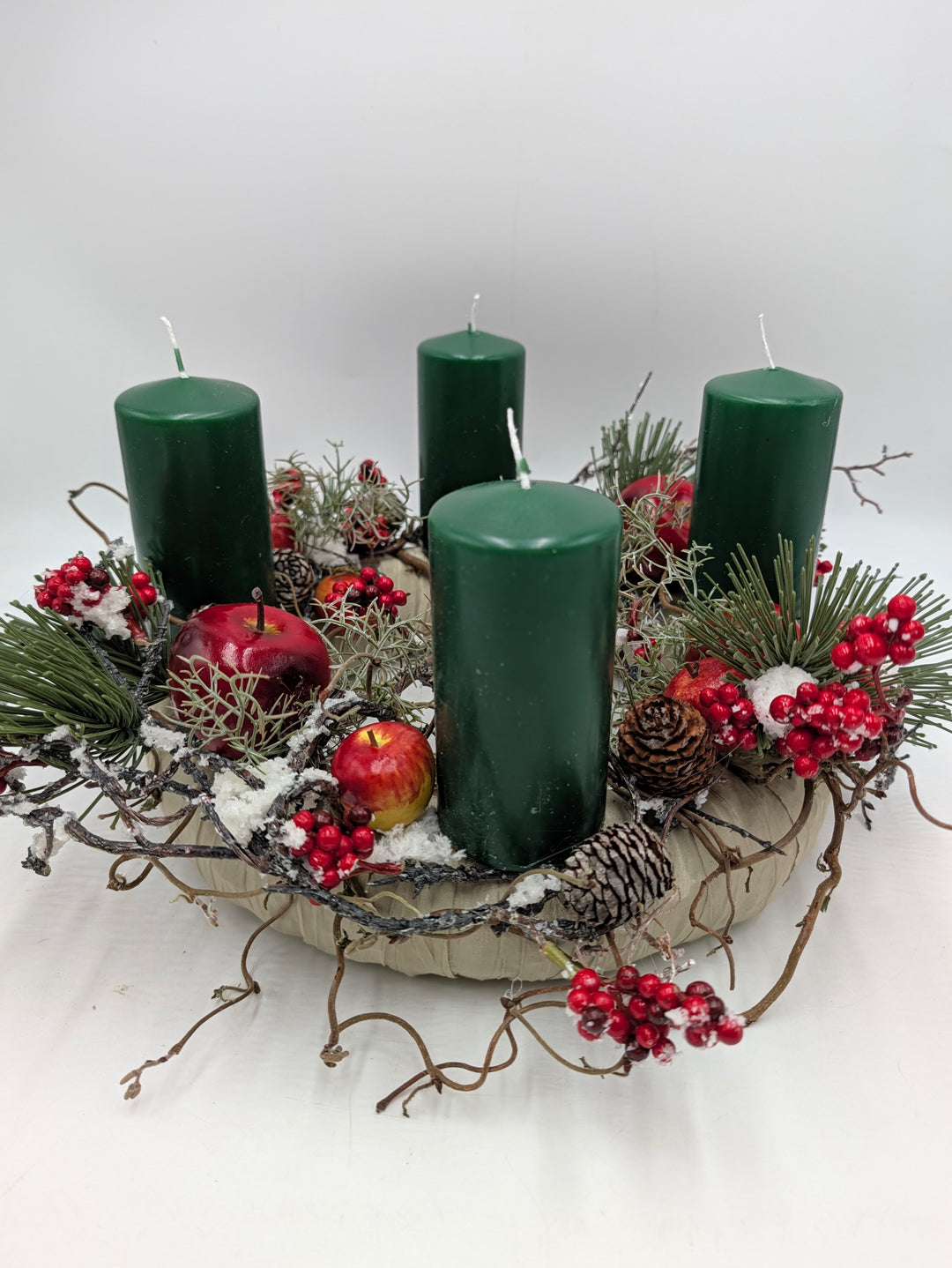 Adventskranz Äpfel Zapfen klassisch rot grün