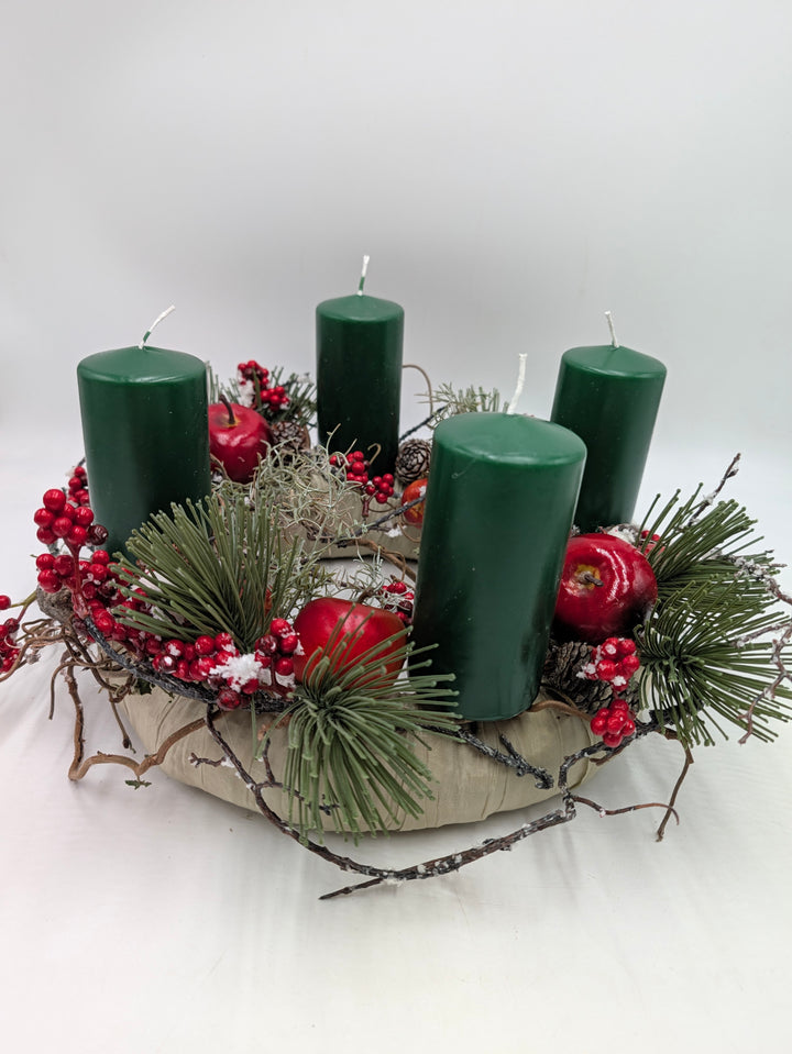 Adventskranz Äpfel Zapfen klassisch rot grün