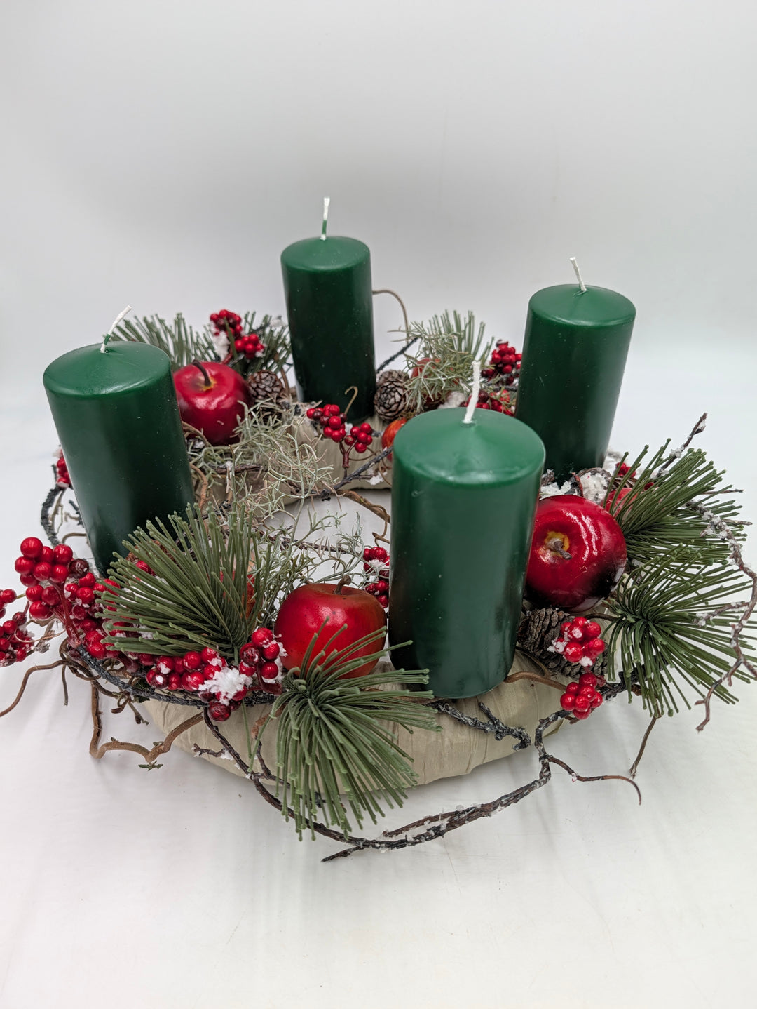 Adventskranz Äpfel Zapfen klassisch rot grün
