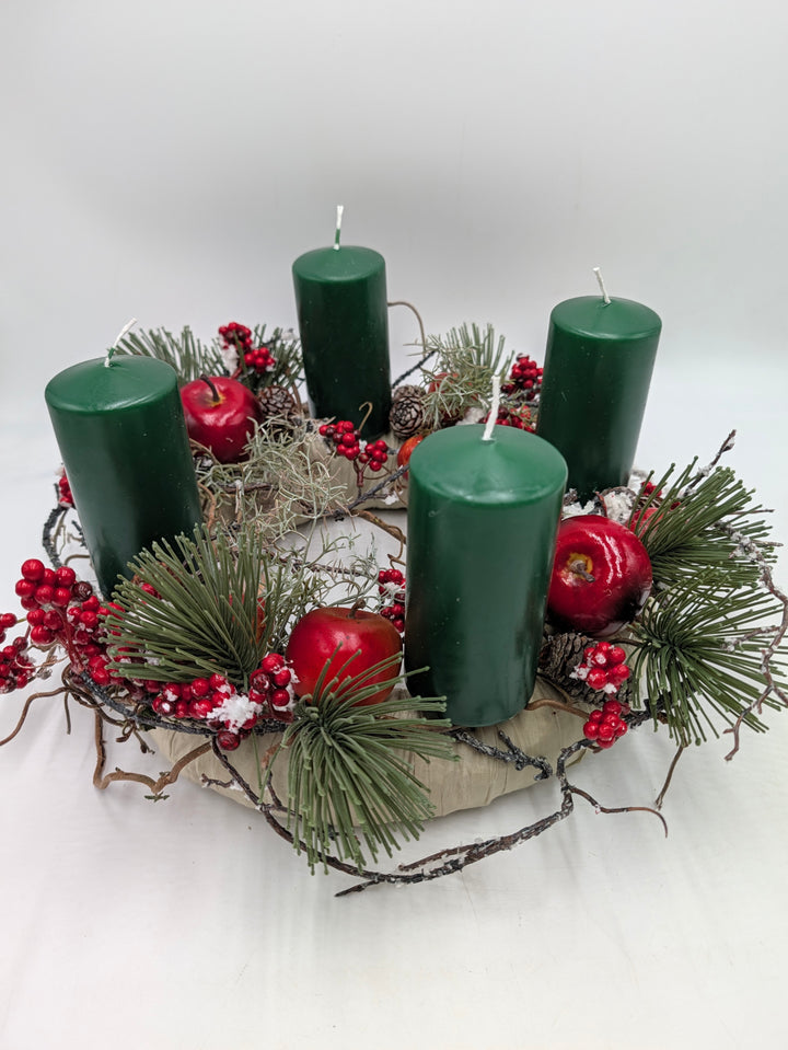 Adventskranz Äpfel Zapfen klassisch rot grün