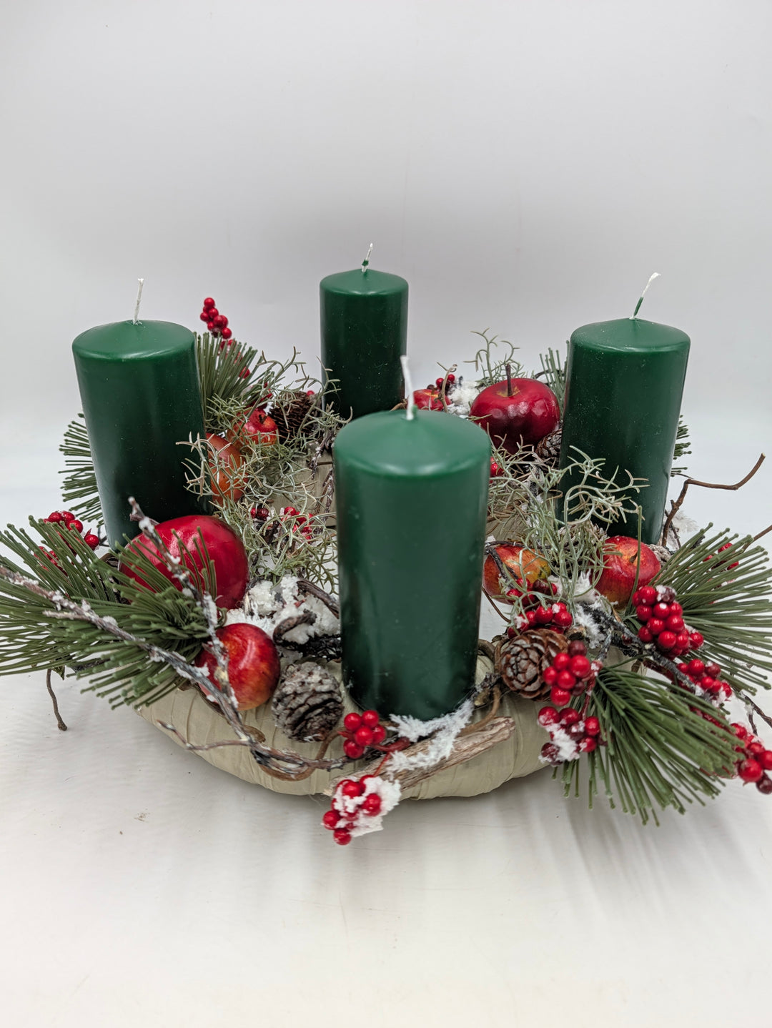 Adventskranz Äpfel Zapfen klassisch rot grün