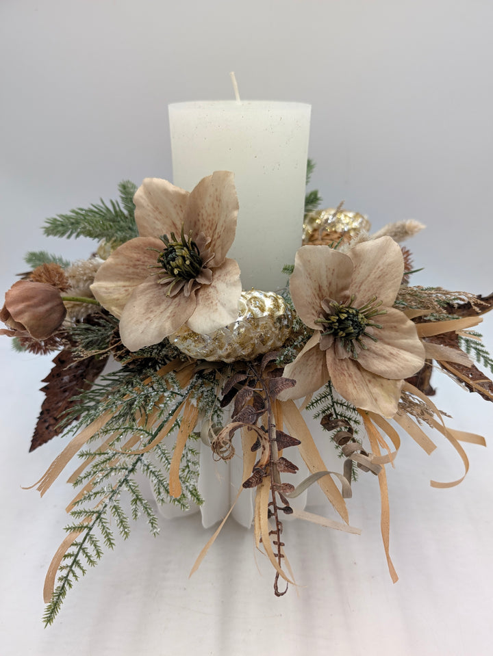 Winterkranz Christrose Zapfen braun gold weiss