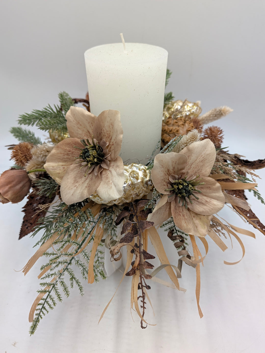 Winterkranz Christrose Zapfen braun gold weiss