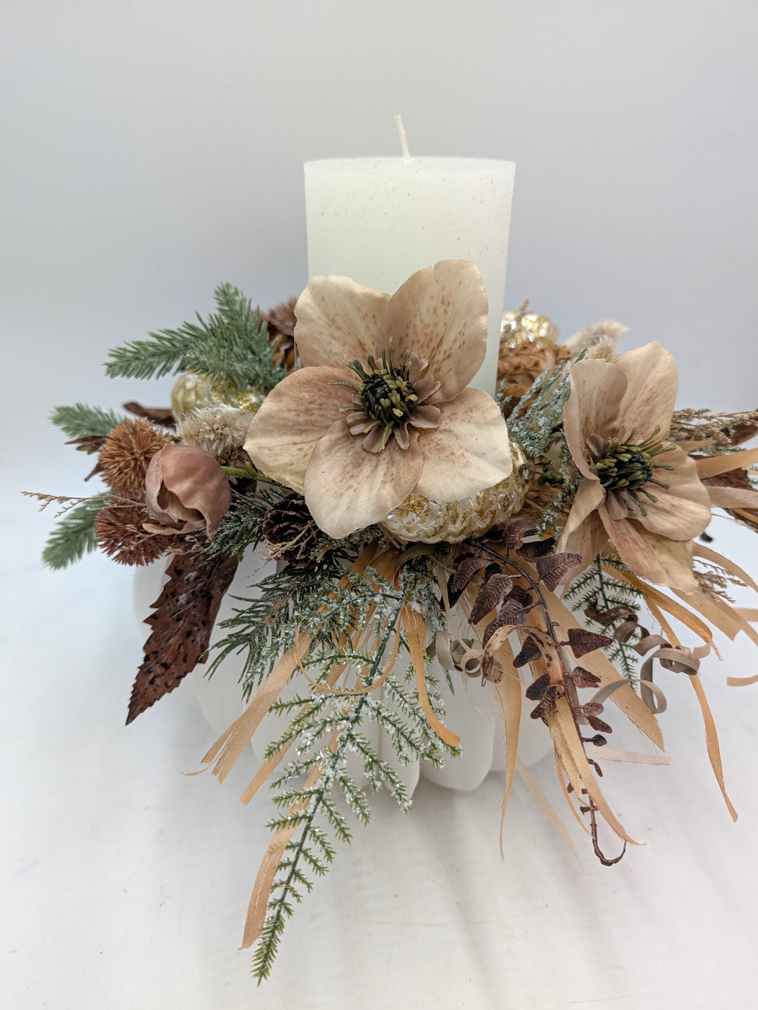 Winterkranz Christrose Zapfen braun gold weiss
