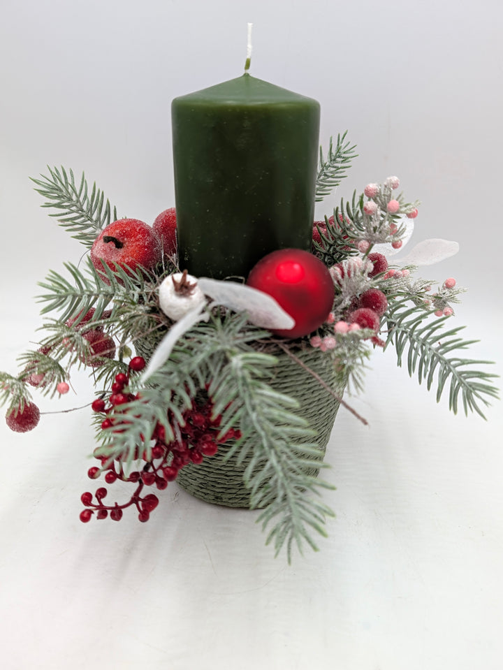 Wintergesteck Äpfel Beeren rot grün