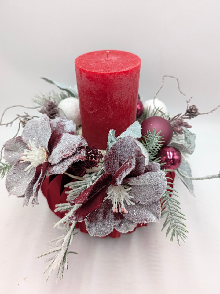 Adventsgesteck Zapfen Christrose rot lila