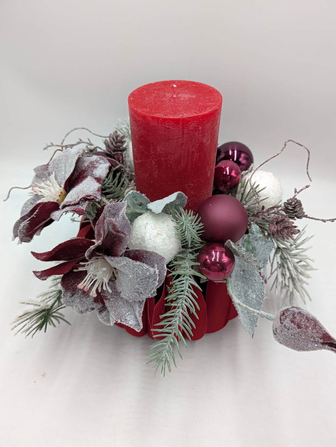 Adventsgesteck Zapfen Christrose rot lila