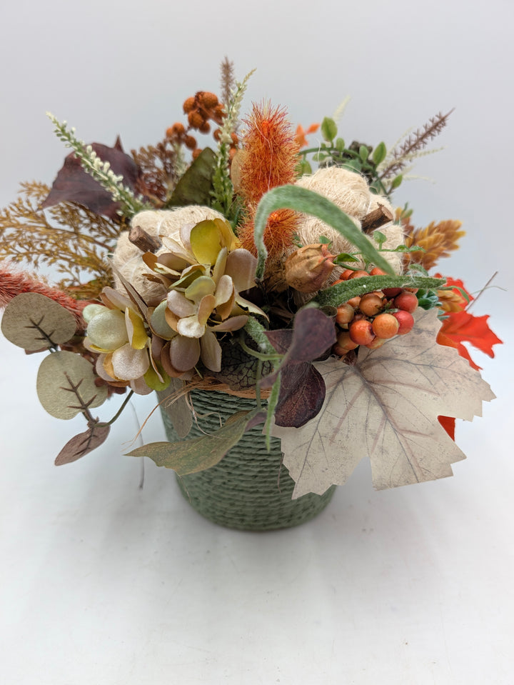 Herbstgesteck Kürbis Gräser creme orange