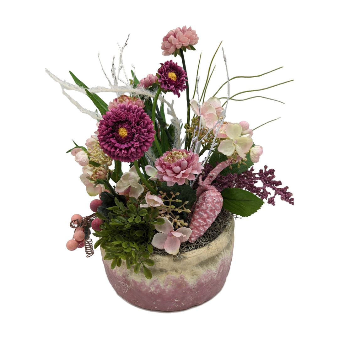 Freigestellt Tischgesteck Chrysanthemen Hortensien Bellis Zapfen rosa weiß