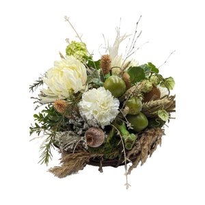 Freigestellt Herbstgesteck Chrysantheme Nelke Hopfen Korb grün creme