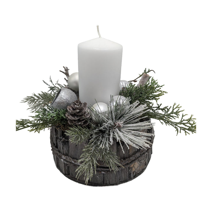 Freigestellt Weihnachtsgesteck Kerze Kugeln Tanne Zapfen weiß silber