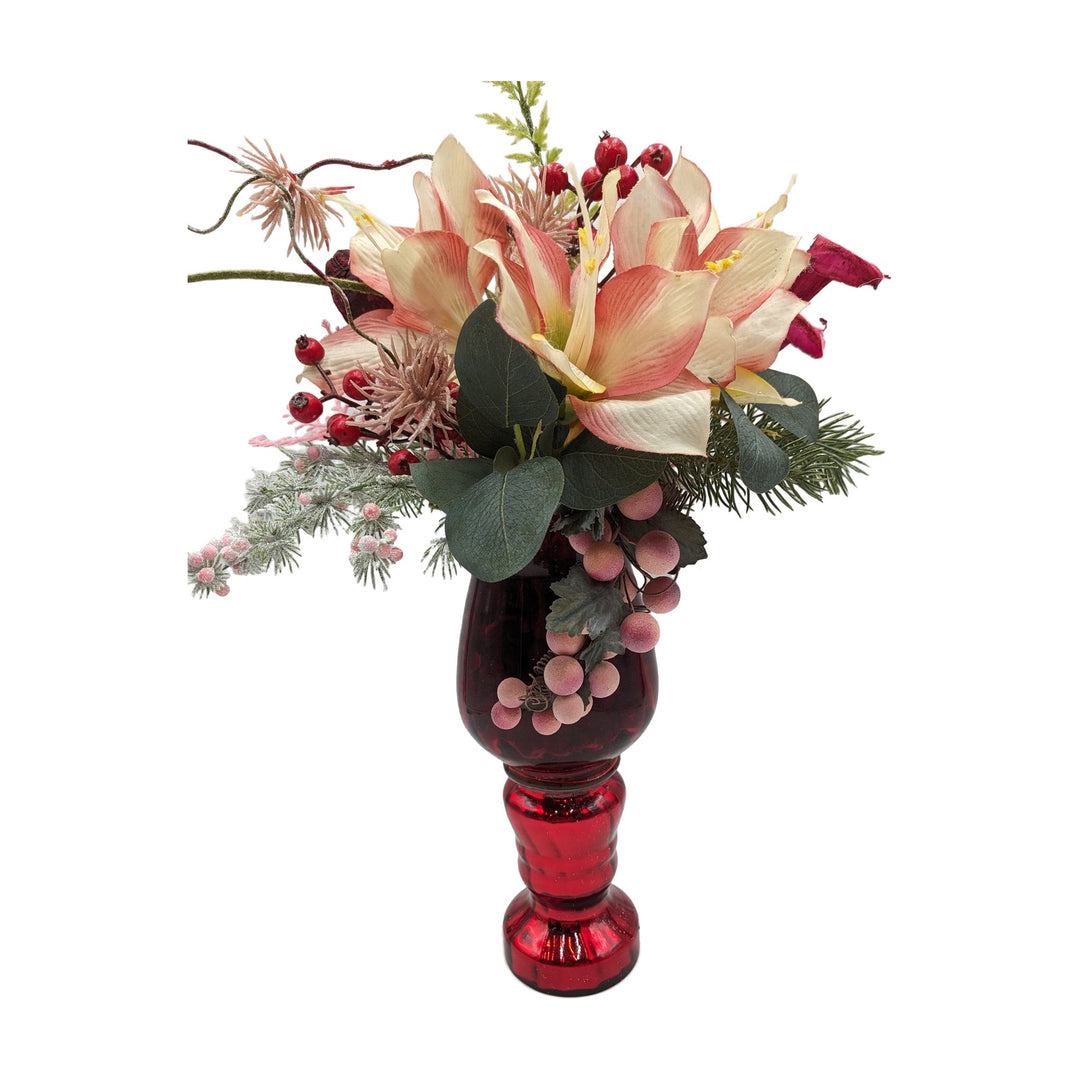Freigestellt Wintergesteck Amaryllis Beeren Tanne im roten Pokal rosa rot