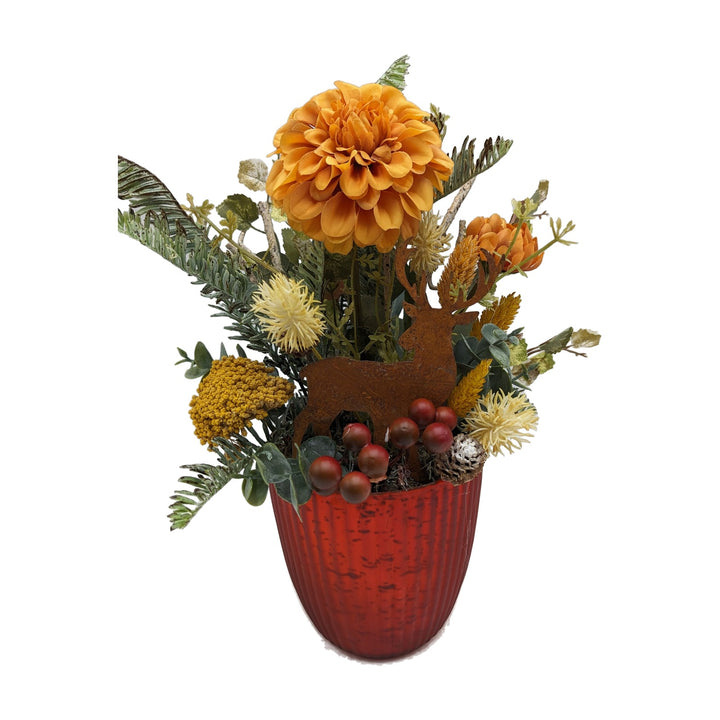 Freigestellt Wintergesteck Reh Dahlie Beeren orange rot im Topf