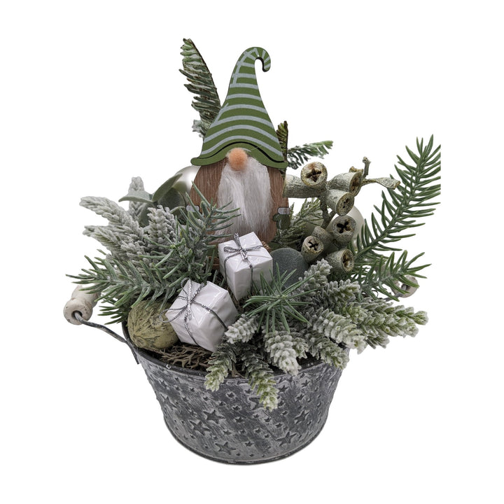 Freigestellt Weihnachtsgesteck Wichtel Kugel Geschenke Tanne mint weiß