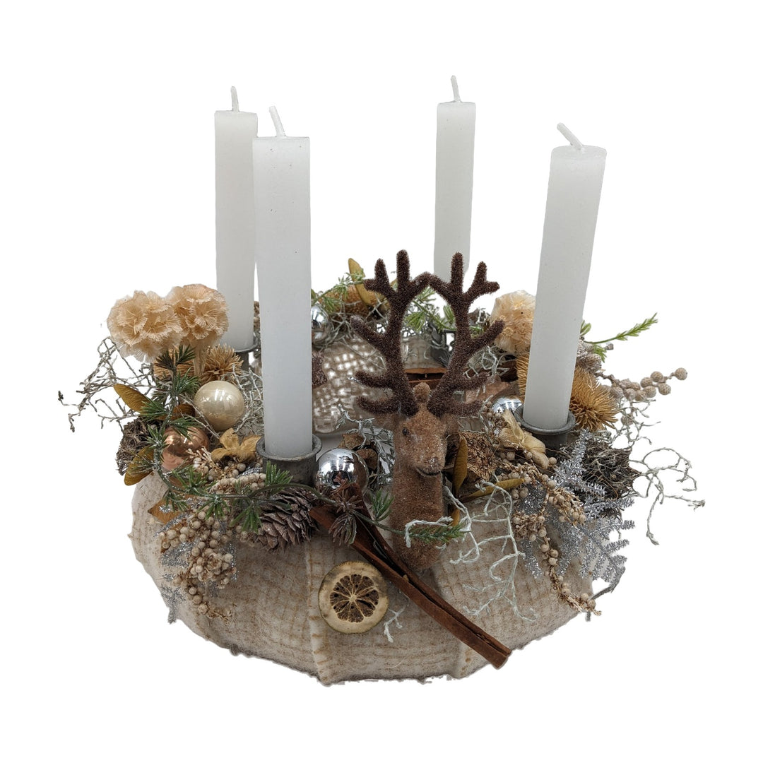 Freigestellt Adventskranz Hirsch Kugeln Zapfen Zimt creme weiß