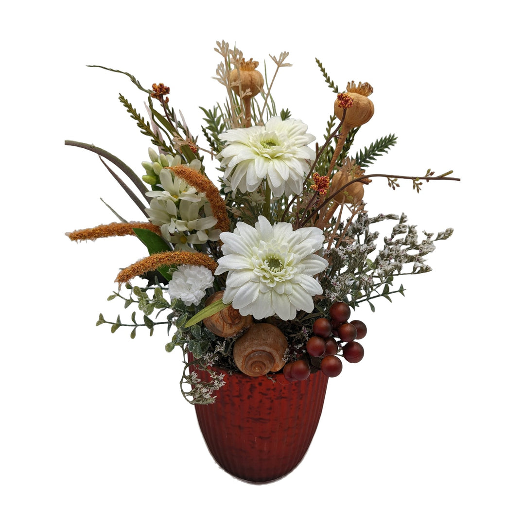 Freigestellt Sommergesteck Gerbera Mohnkapseln Schnecke weiß orange im Topf