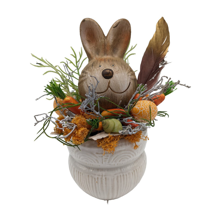 Freigestellt Ostergesteck Hase Möhren Ei orange weiß im Keramiktopf