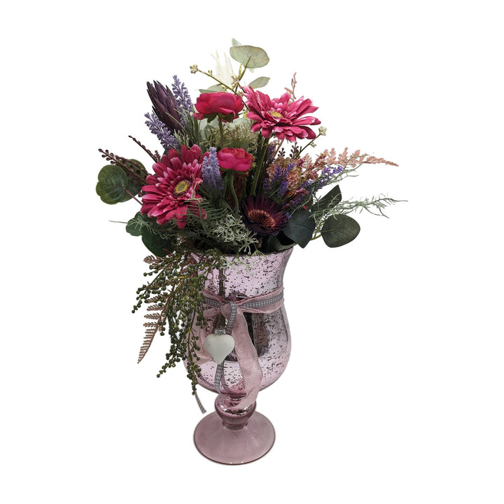 Freigestellt Sommergesteck Gerbera Ranunkel Farn rosa lila im Glaspokal