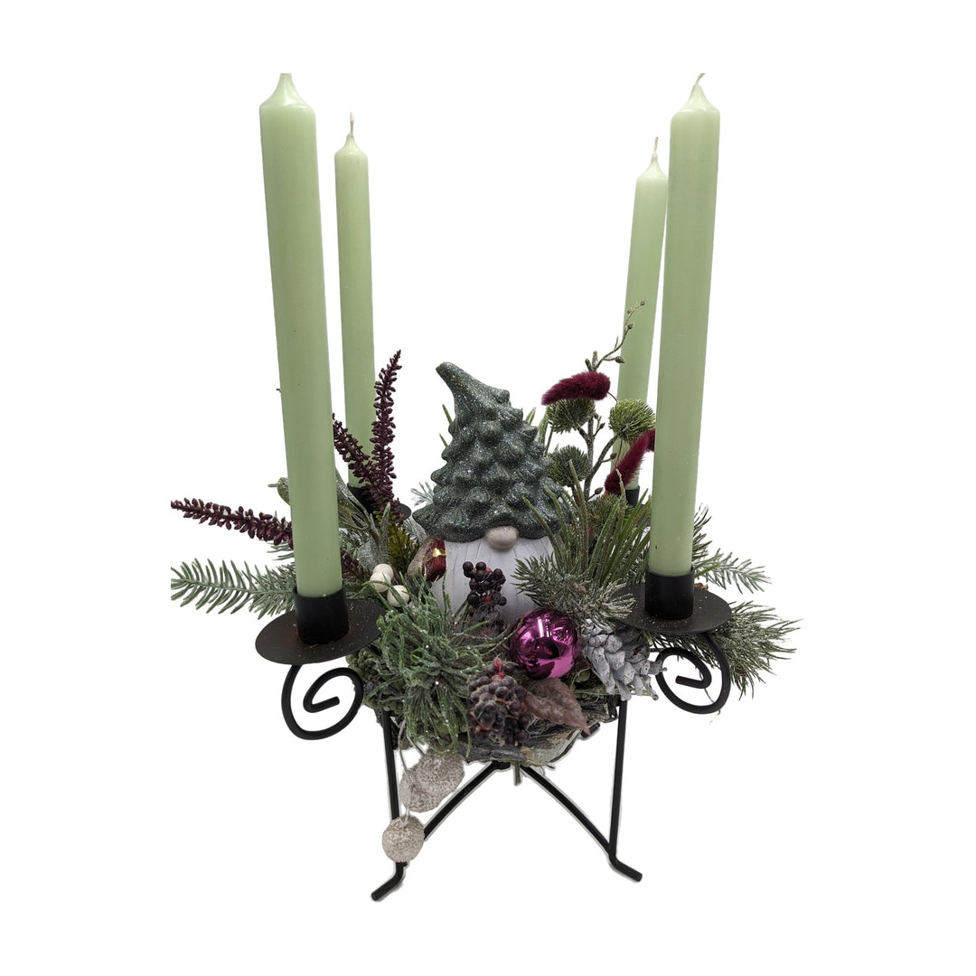Freigestellt Adventsgesteck Wichtel Kugel Zapfen Kerzen lila mint