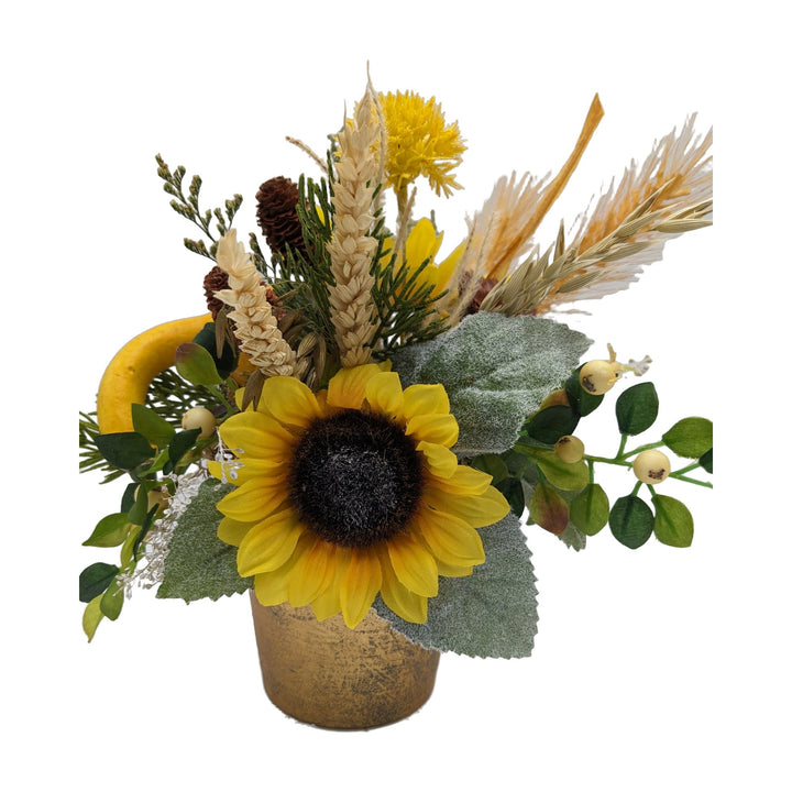 Freigestellt Herbstgesteck Sonnenblume Kürbis Weizen im Topf gelb gold