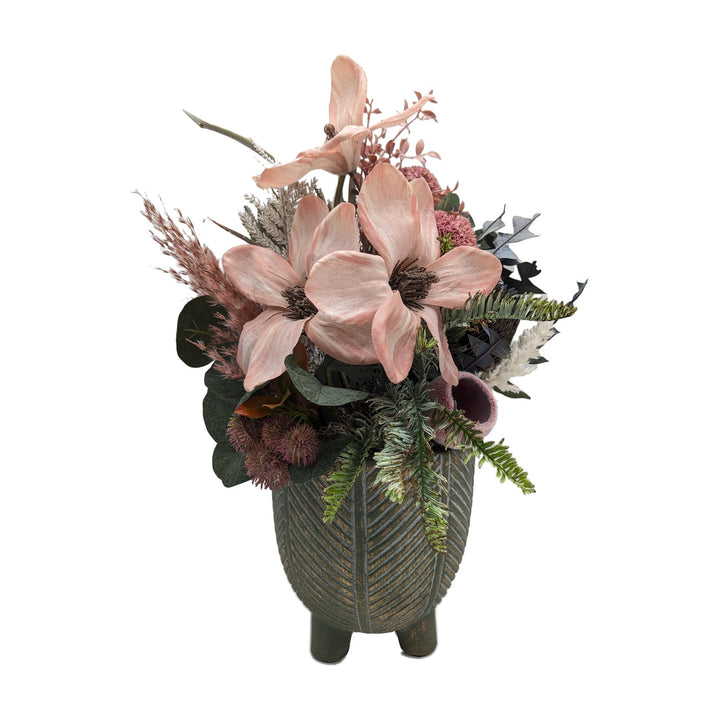 Freigestellt Herbstgesteck Magnolie Eukalyptus Gräser rosa grün im Topf