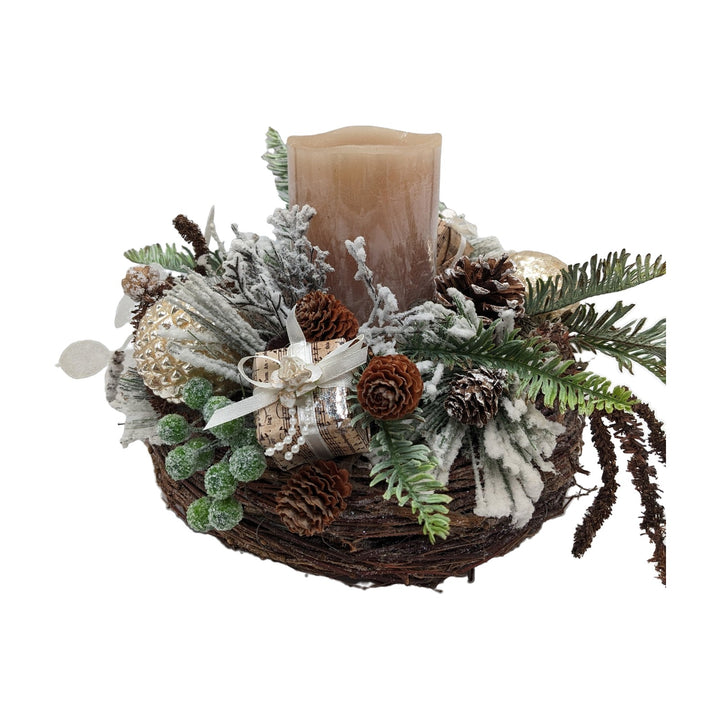 Freigestellt Weihnachtsgesteck LED-Kerze Kugel Geschenk Zapfen creme natur