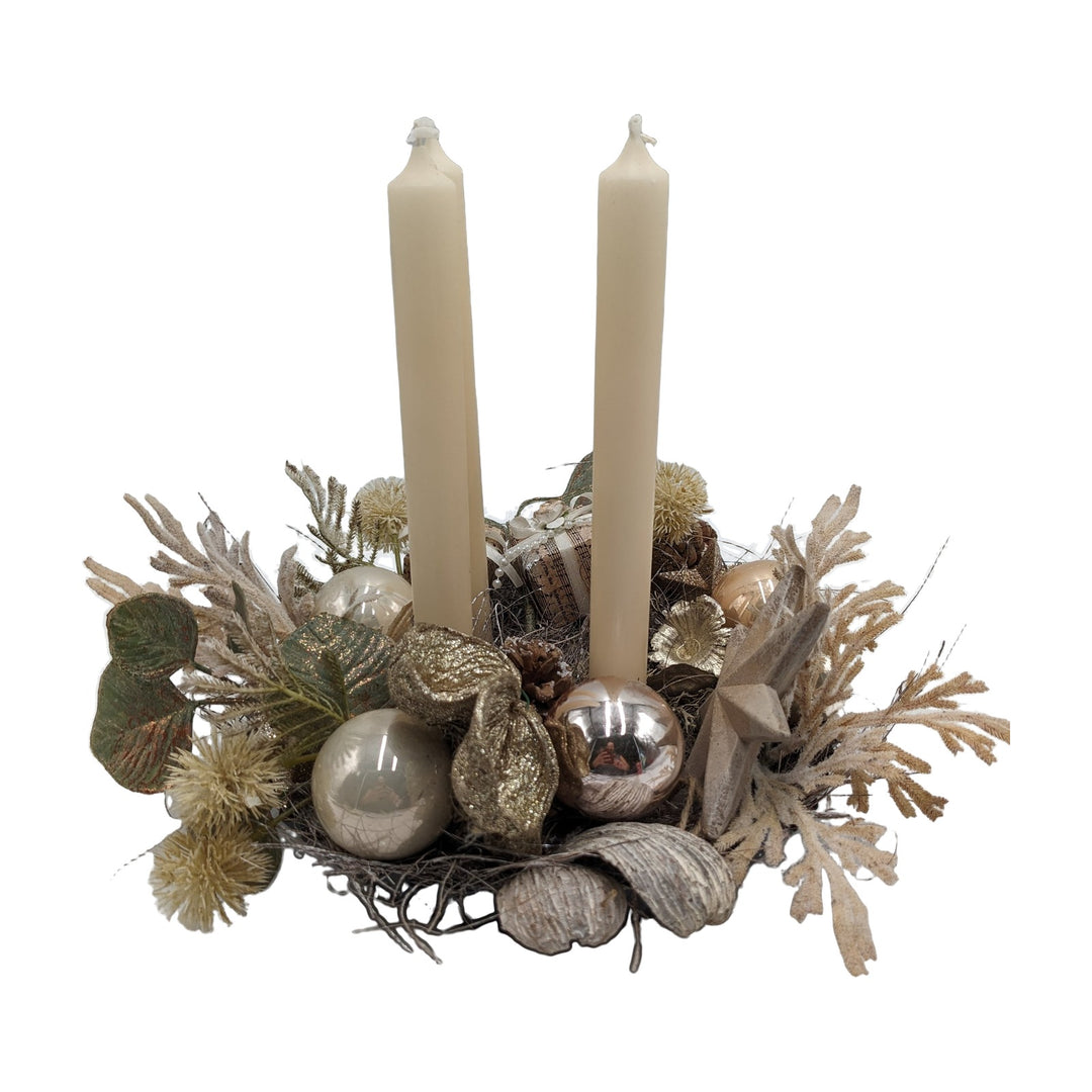 Freigestellt Adventsgesteck Kugeln Stern Geschenk creme champagner