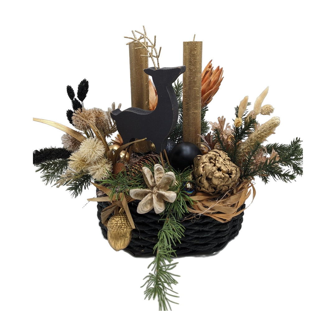 Freigestellt Weihnachtsgesteck Hirsch Kerzen Zapfen Kugeln gold schwarz