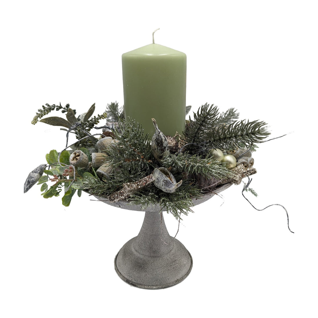 Freigestellt Weihnachtsgesteck Kerze Zapfen Tanne salbei silber