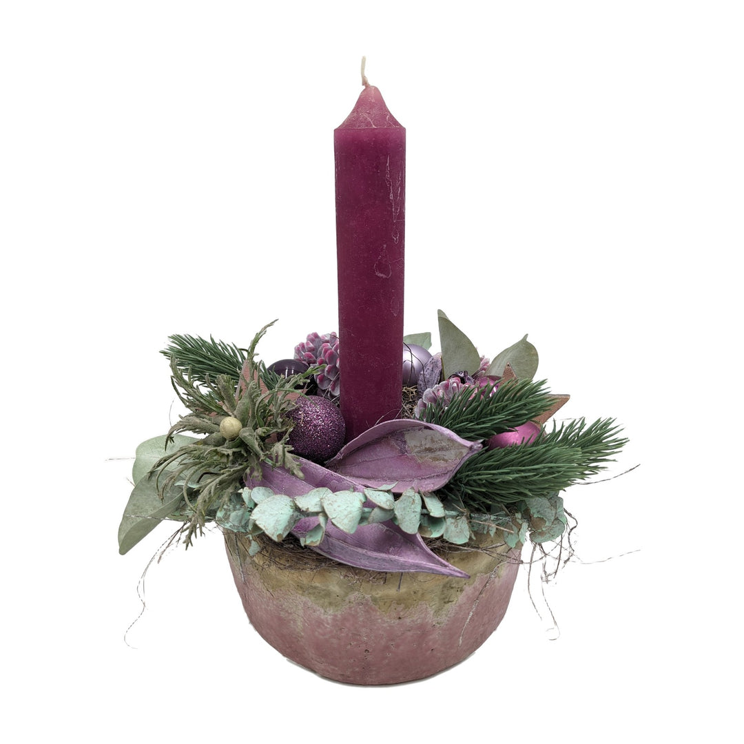 Freigestellt Weihnachtsgesteck Kerze Kugeln Zapfen Stern lila rosa
