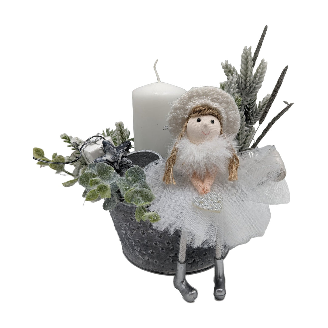 Freigestellt Wintergesteck Mädchen Stern Geschenk Kerze weiß grau